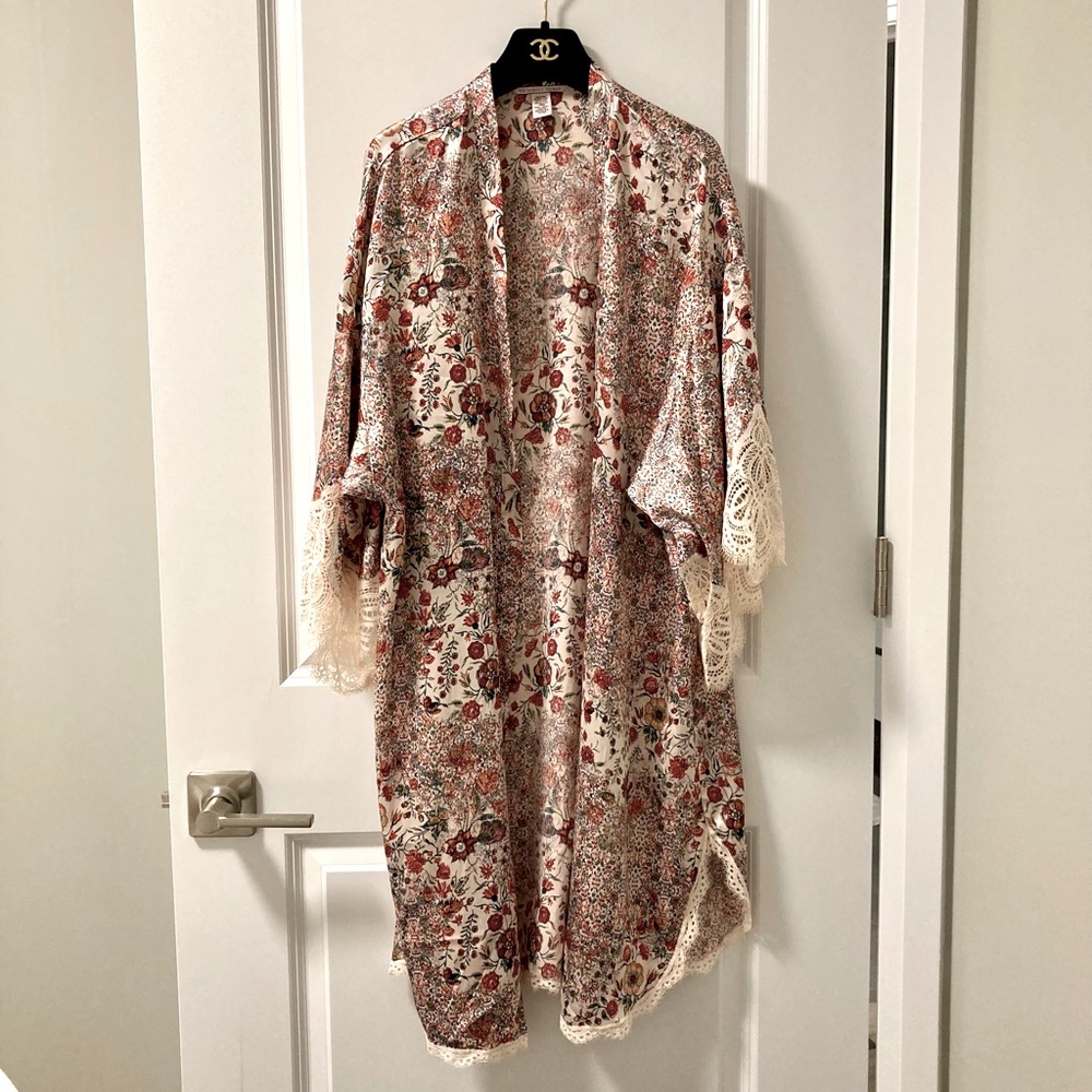NWOT Victoria’s Secret floral Lace Inset Robe XS